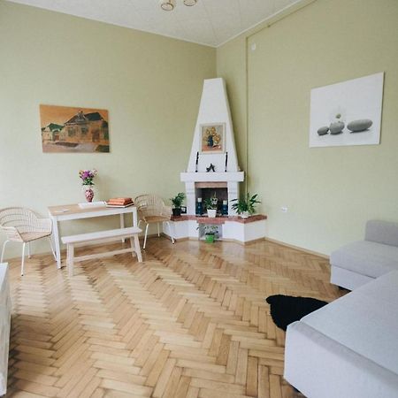Love Nest Брашов Екстер'єр фото