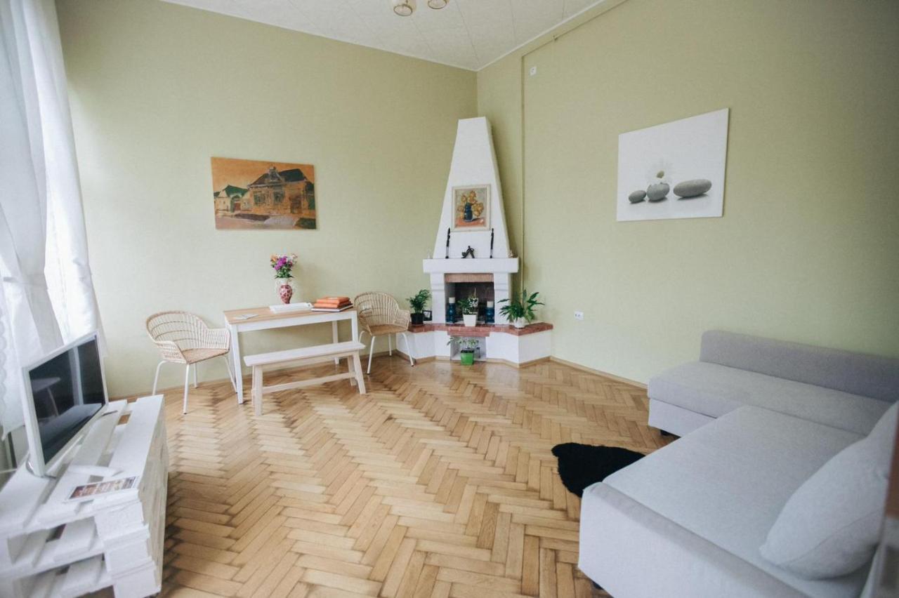 Love Nest Брашов Екстер'єр фото